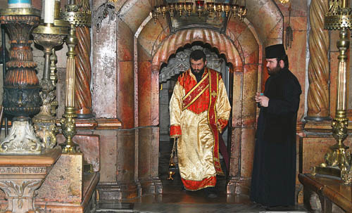 Entrance to the tomb of Jesus in the Church of the Holy Sepulchre. Photo by FJ.