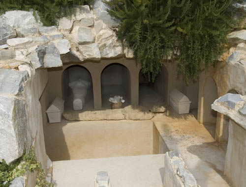 Cut-away replica of Herodian Period niche-type tomb. Photo by David Padfield.
