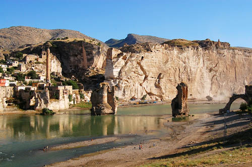 Tigris River at Hasankief. Ruins of Roman bridge. Photo by Ferrell Jenkins.