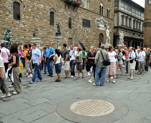 Piazza della Signoria in Florence with Savonarola marker showing. Photo by Ferrell Jenkins.