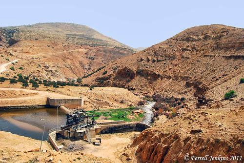 Tall adh-Dhahab East (left) and Tall adh-Dhahab West (right). Photo by Ferrell Jenkins.