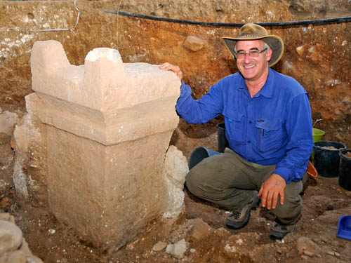 Prof. Aren Maeir with the two-horned altar at Gath. Photo courtesty of A. Maeir.