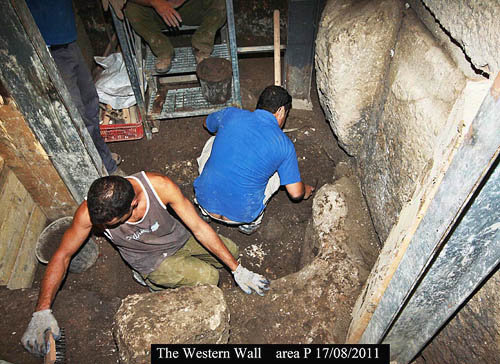 Archaeologists working at bedrock below Robinson's Arch. Photo: IAA.
