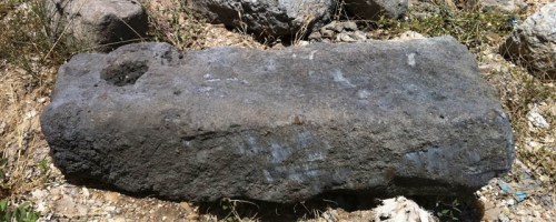 Akko-harbor_mooring-stone_Kobi-Sharvit_IAA_02t Akko Hellenistic harbor mooring stone. Photo: Kobi Sharvit, courtesy IAA.