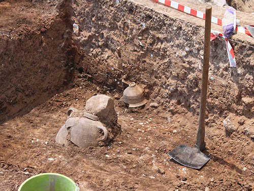 Jar and chalice in Area D at Tel es-Safi/Gath. Photo: Tell es-Safi/Gath Archeological Project.