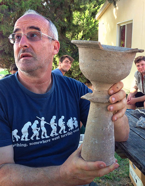 Prof. Aren Maeir displays the large chalice uncovered this week at Tel es-Safi/Gath. Jar and chalice in Area D at Tel es-Safi/Gath. Photo: Tell es-Safi/Gath Archeological Project.