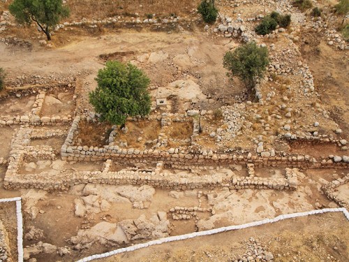 An aerial picture of the "palace" and the Byzantine farmhouse. Photograph: Sky View, courtesy of the Hebrew University and the Israel Antiquities Authority.
