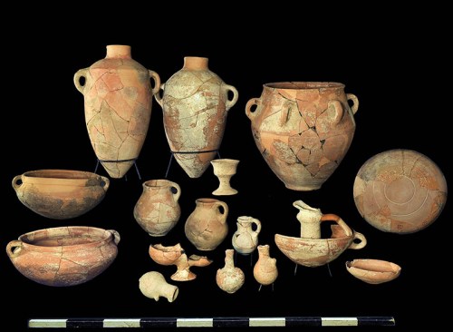 Finds from the site. Photographic Credit: Clara Amit, courtesy of the Israel Antiquities Authority.