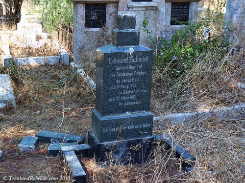 Vandalized tomb of Edmund Schmidt.