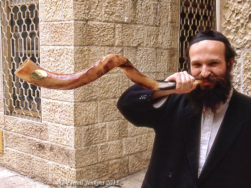 Shofar being sounded in the Jewish Quarter, Jerusalem, in 1993. Photo by Ferrell Jenkins.