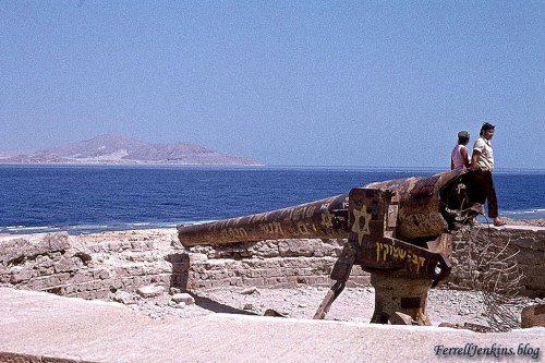 Rusted-out gun left from the Israeli-Egyptian war in 1967. Photo made in 1973 by Ferrell Jenkins.