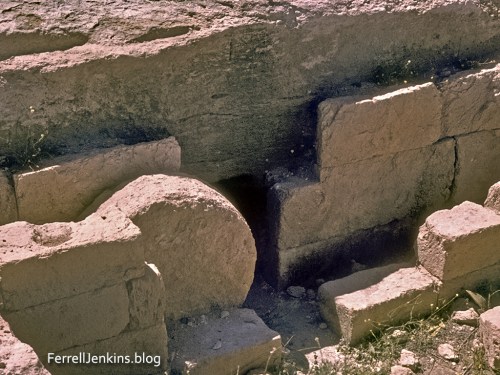 Roman tomb with rolling stone. FerrellJenkins.blog.