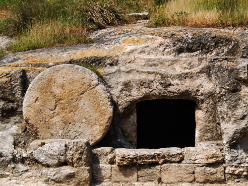 Rolling stone tomb near the Jezreel Valley and Megiddo. Photo: ferrelljenkins.blog.