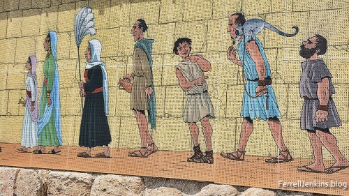 Glatiatorial fans approach the entrance. Photo: ferrelljenkins.blog.